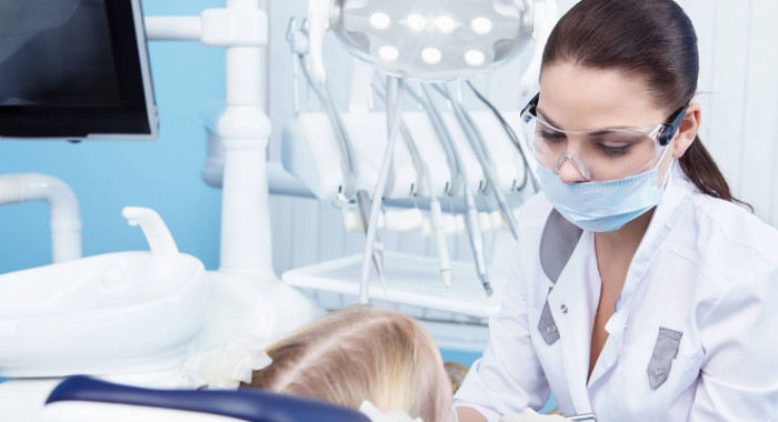 Odontologia: Como ser um dentista de destaque no mercado profissional?